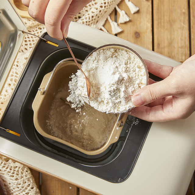 អ្នកបង្កើតនំបុ័ងពហុមុខងារ